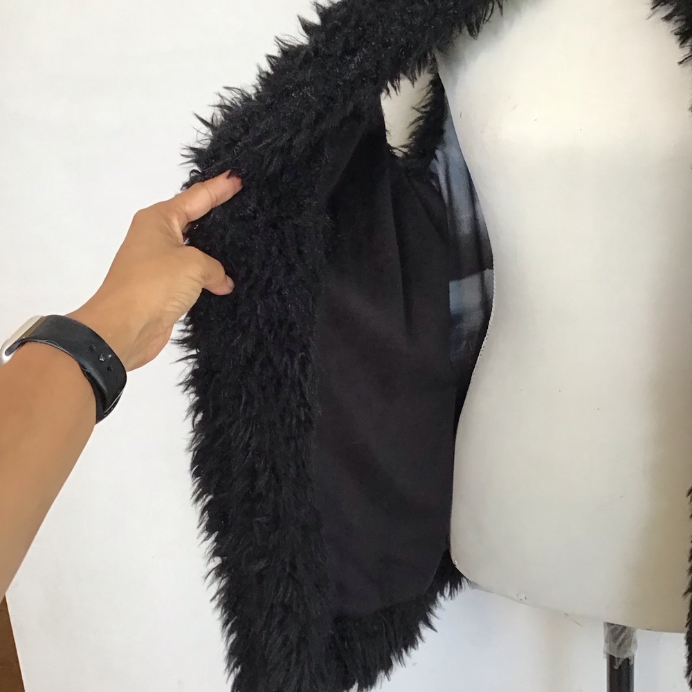 P.J. Salvage Women Classy Elegant Black Fuzzy Faux Fur Sleeveless Vest Jacket M - Picture 7 of 12